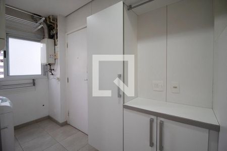 Apartamento à venda com 156m², 4 quartos e 3 vagas Apartamento à venda com 156m², 4 quartos e 3 vagasÁrea de serviço