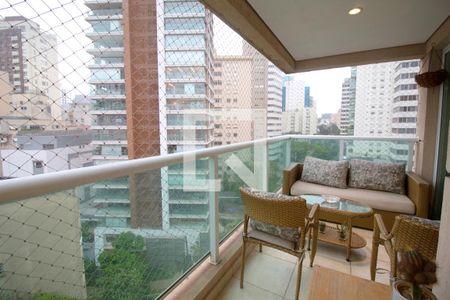 Apartamento à venda com 156m², 4 quartos e 3 vagas Apartamento à venda com 156m², 4 quartos e 3 vagasVaranda