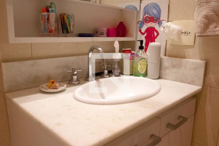 Apartamento à venda com 156m², 4 quartos e 3 vagas Apartamento à venda com 156m², 4 quartos e 3 vagasBanheiro da Suíte 2