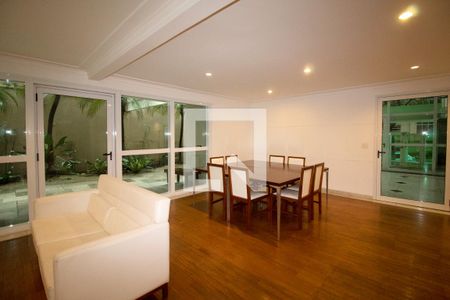 Apartamento à venda com 156m², 4 quartos e 3 vagas Apartamento à venda com 156m², 4 quartos e 3 vagasÁrea comum - Salão de festas