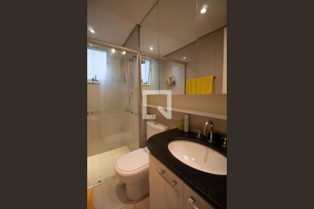 Apartamento à venda com 156m², 4 quartos e 3 vagas Apartamento à venda com 156m², 4 quartos e 3 vagasBanheiro da Suíte 1