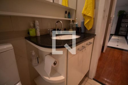 Apartamento à venda com 156m², 4 quartos e 3 vagas Apartamento à venda com 156m², 4 quartos e 3 vagasBanheiro da Suíte 1