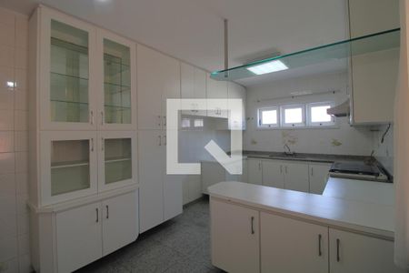 Casa à venda com 600m², 4 quartos e 8 vagasCozinha