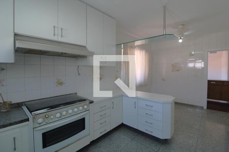 Casa à venda com 600m², 4 quartos e 8 vagasCozinha