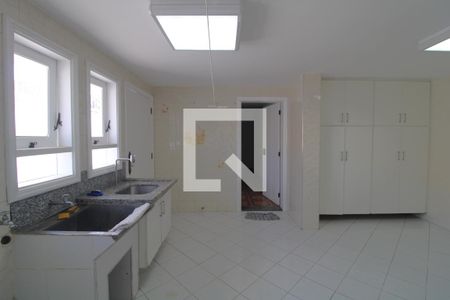 Casa à venda com 600m², 4 quartos e 8 vagasLavanderia