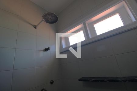 Casa à venda com 600m², 4 quartos e 8 vagasChuveiro banheiro da suíte 3