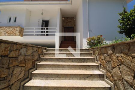 Casa à venda com 600m², 4 quartos e 8 vagasEntrada