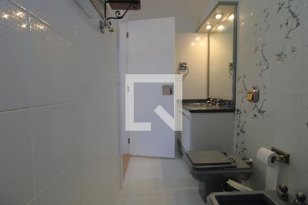 Casa à venda com 600m², 4 quartos e 8 vagasBanheiro da suíte 3