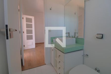 Casa à venda com 600m², 4 quartos e 8 vagasBanheiro da suíte 2