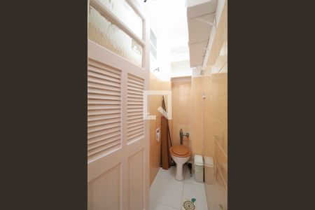 Apartamento para alugar com 53m², 2 quartos e sem vagaBanheiro da Área de serviço