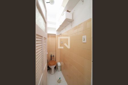 Apartamento para alugar com 53m², 2 quartos e sem vagaBanheiro da Área de serviço