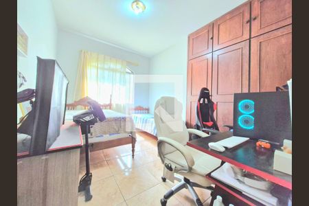 Casa à venda com 2500m², 3 quartos e 6 vagas Casa à venda com 2500m², 3 quartos e 6 vagasQuarto 1