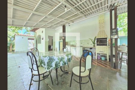 Casa à venda com 2500m², 3 quartos e 6 vagas Casa à venda com 2500m², 3 quartos e 6 vagasChurrasqueira