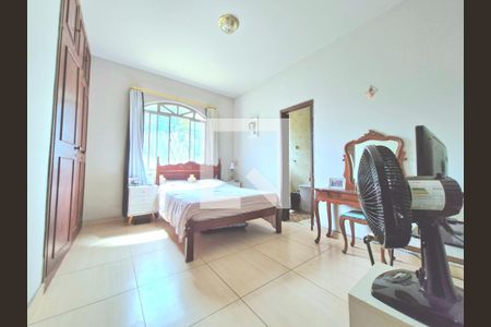 Casa à venda com 2500m², 3 quartos e 6 vagas Casa à venda com 2500m², 3 quartos e 6 vagasSuite