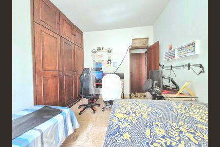 Casa à venda com 2500m², 3 quartos e 6 vagas Casa à venda com 2500m², 3 quartos e 6 vagasQuarto 1