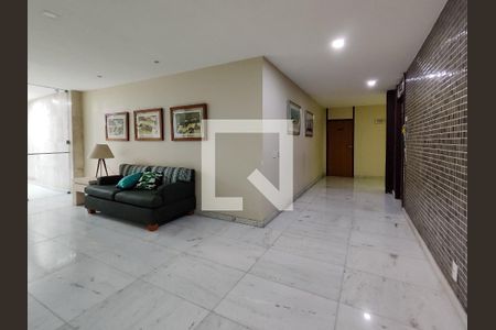 Apartamento à venda com 84m², 2 quartos e 1 vagaFachada e portaria