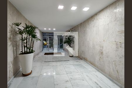 Apartamento à venda com 84m², 2 quartos e 1 vagaFachada e portaria