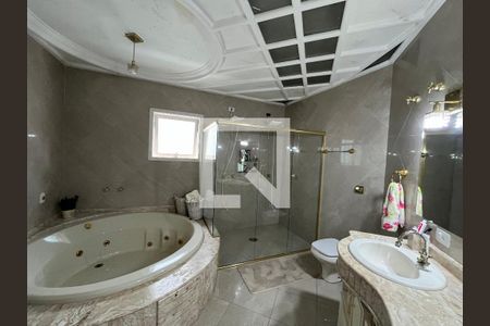 Casa de condomínio para alugar com 320m², 3 quartos e 3 vagasBanheiro - Quarto