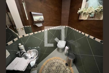 Casa de condomínio para alugar com 320m², 3 quartos e 3 vagasLavabo