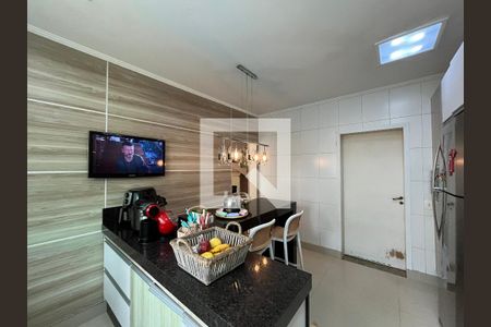 Casa de condomínio para alugar com 320m², 3 quartos e 3 vagasCozinha