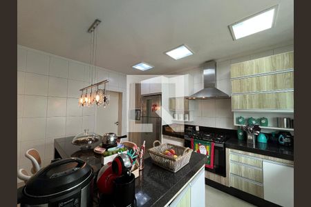 Casa de condomínio para alugar com 320m², 3 quartos e 3 vagasCozinha