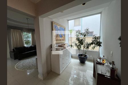 Casa de condomínio para alugar com 320m², 3 quartos e 3 vagasSala