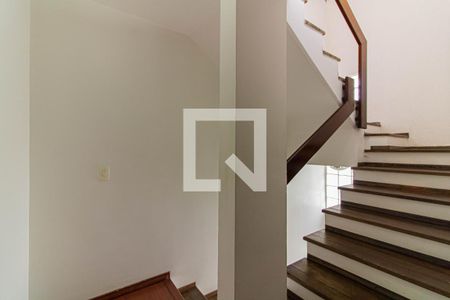 Casa de condomínio à venda com 200m², 2 quartos e 4 vagas Casa de condomínio à venda com 200m², 2 quartos e 4 vagasEscada