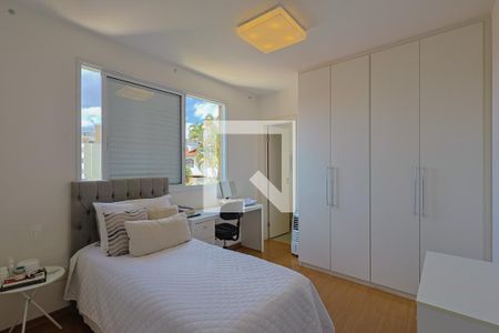 Apartamento à venda com 198m², 4 quartos e 4 vagas Apartamento à venda com 198m², 4 quartos e 4 vagasSuíte 3