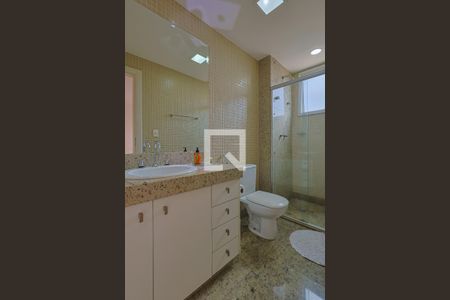 Apartamento à venda com 198m², 4 quartos e 4 vagas Apartamento à venda com 198m², 4 quartos e 4 vagasBanheiro da Suíte 1