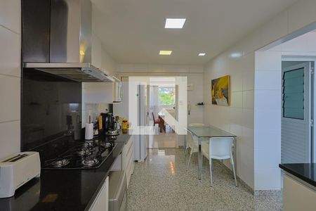 Apartamento à venda com 198m², 4 quartos e 4 vagas Apartamento à venda com 198m², 4 quartos e 4 vagasCozinha