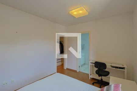 Apartamento à venda com 198m², 4 quartos e 4 vagas Apartamento à venda com 198m², 4 quartos e 4 vagasSuíte 2