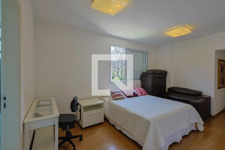 Apartamento à venda com 198m², 4 quartos e 4 vagas Apartamento à venda com 198m², 4 quartos e 4 vagasSuíte 2
