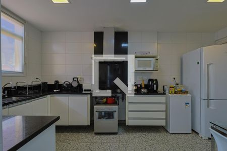 Apartamento à venda com 198m², 4 quartos e 4 vagas Apartamento à venda com 198m², 4 quartos e 4 vagasCozinha