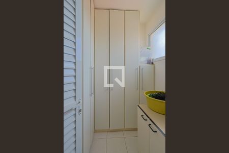 Apartamento à venda com 198m², 4 quartos e 4 vagas Apartamento à venda com 198m², 4 quartos e 4 vagasÁrea de Serviço