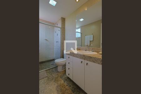 Apartamento à venda com 198m², 4 quartos e 4 vagas Apartamento à venda com 198m², 4 quartos e 4 vagasBanheiro da Suíte 3