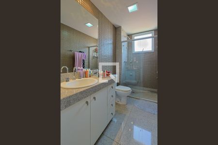 Apartamento à venda com 198m², 4 quartos e 4 vagas Apartamento à venda com 198m², 4 quartos e 4 vagasBanheiro