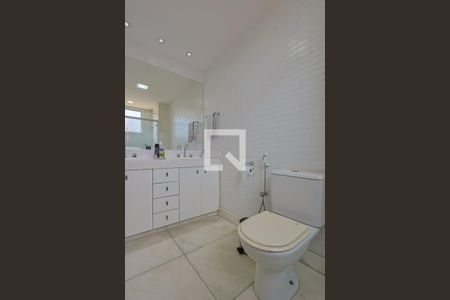 Apartamento à venda com 198m², 4 quartos e 4 vagas Apartamento à venda com 198m², 4 quartos e 4 vagasBanheiro da Suíte 2