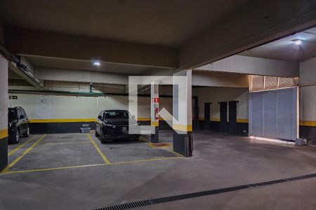 Apartamento à venda com 198m², 4 quartos e 4 vagas Apartamento à venda com 198m², 4 quartos e 4 vagasGaragem