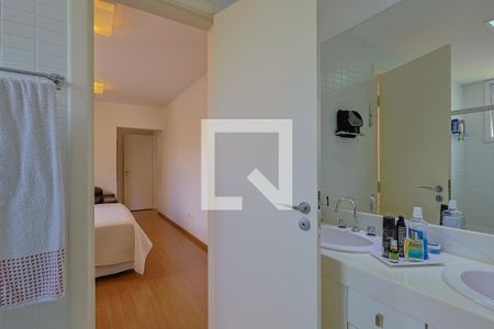 Apartamento à venda com 198m², 4 quartos e 4 vagas Apartamento à venda com 198m², 4 quartos e 4 vagasBanheiro da Suíte 2