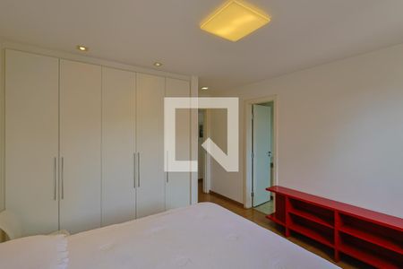 Apartamento à venda com 198m², 4 quartos e 4 vagas Apartamento à venda com 198m², 4 quartos e 4 vagasSuíte 1