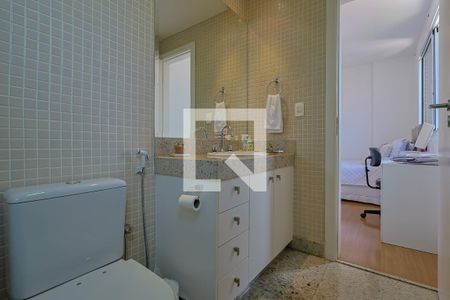 Apartamento à venda com 198m², 4 quartos e 4 vagas Apartamento à venda com 198m², 4 quartos e 4 vagasBanheiro da Suíte 3