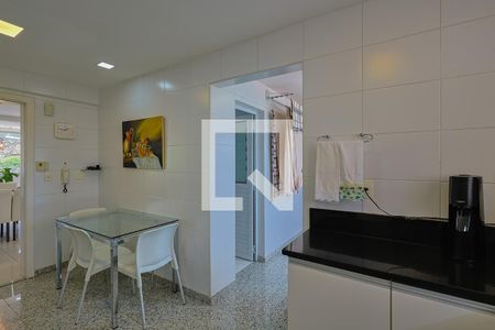 Apartamento à venda com 198m², 4 quartos e 4 vagas Apartamento à venda com 198m², 4 quartos e 4 vagasCozinha