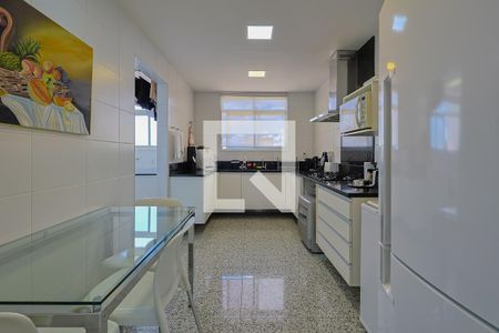 Apartamento à venda com 198m², 4 quartos e 4 vagas Apartamento à venda com 198m², 4 quartos e 4 vagasCozinha