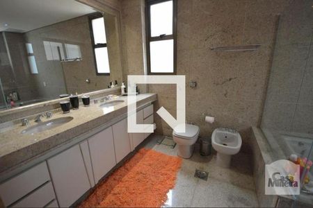 Apartamento à venda com 276m², 4 quartos e 4 vagasBanheiro