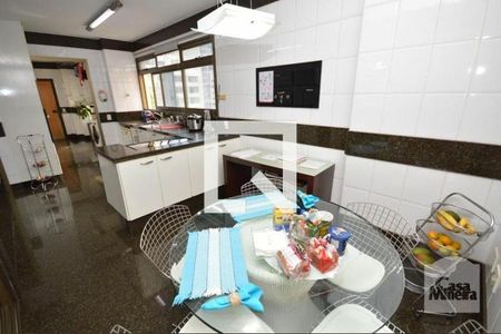 Apartamento à venda com 276m², 4 quartos e 4 vagasCozinha