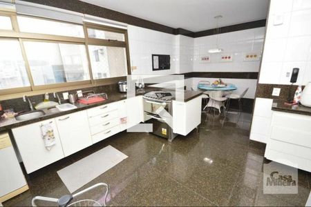 Apartamento à venda com 276m², 4 quartos e 4 vagasCozinha