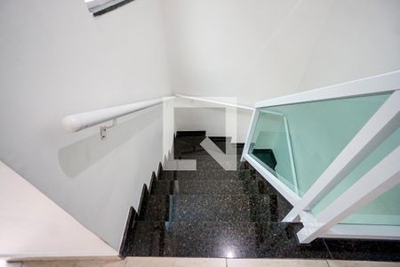 Casa à venda com 120m², 3 quartos e 2 vagasEscada