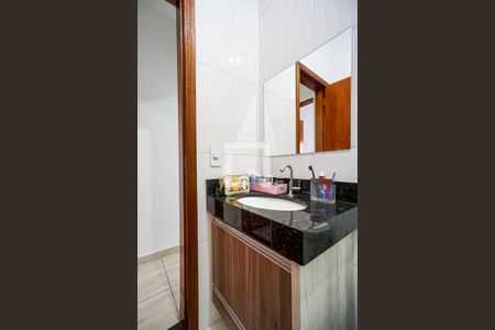 Casa à venda com 120m², 3 quartos e 2 vagasBanheiro social