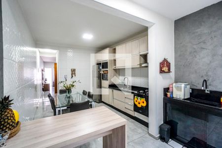 Casa à venda com 120m², 3 quartos e 2 vagasÁrea de serviço