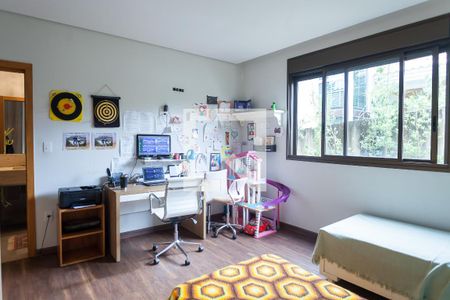 Casa de condomínio à venda com 251m², 4 quartos e 4 vagasquarto de hospedes